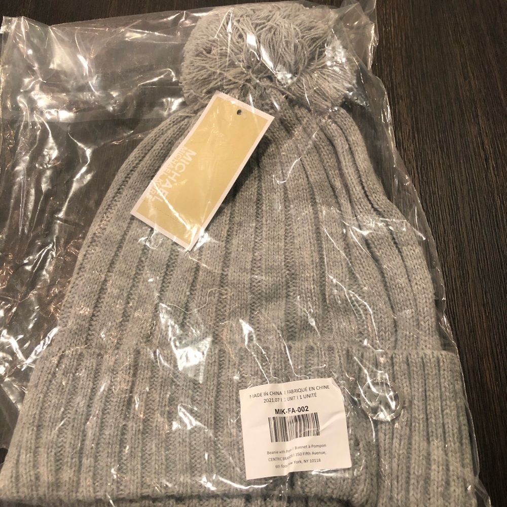 Michael Kors Beanie with Pom - Picture 8 of 8